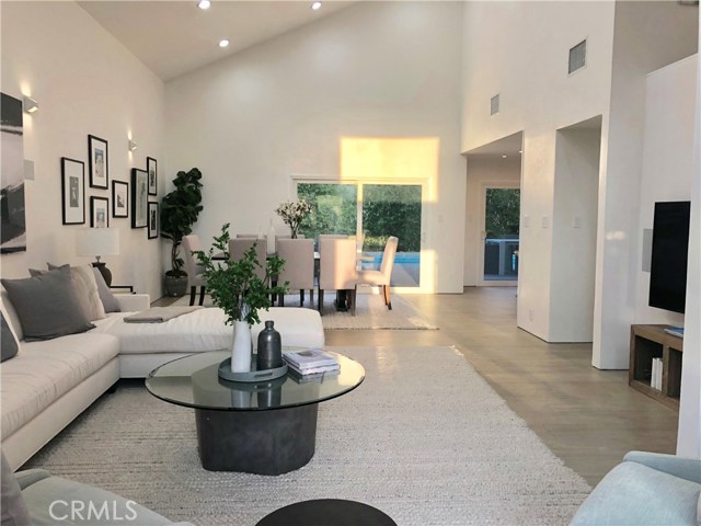 Detail Gallery Image 11 of 52 For 5714 Vantage Ave, Valley Village,  CA 91607 - 4 Beds | 3 Baths