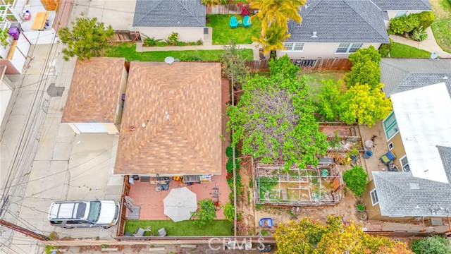 717 Ultimo Avenue, Long Beach CA: https://media.crmls.org/medias/6524b1ed-3717-4a93-9783-96a6d61a23ee.jpg