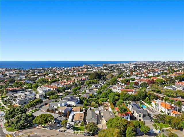 Detail Gallery Image 8 of 41 For 815 South Juanita, Redondo Beach,  CA 90277 - 4 Beds | 2 Baths