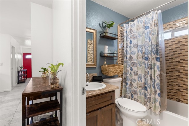 Detail Gallery Image 5 of 40 For 11678 Willowbrook Ave, Los Angeles,  CA 90059 - 3 Beds | 1 Baths