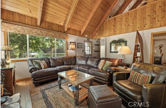 653 Temple Lane, Big Bear Lake CA: https://media.crmls.org/medias/6525b622-e34e-422c-bb08-ad88d6ca4bd7.jpg