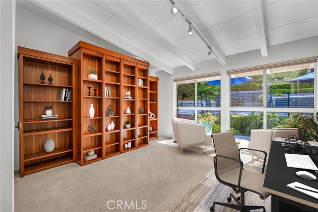 3521 Stonewood Drive, Sherman Oaks CA: https://media.crmls.org/medias/6525c2e1-ae88-429f-93fd-fcd497623057.jpg