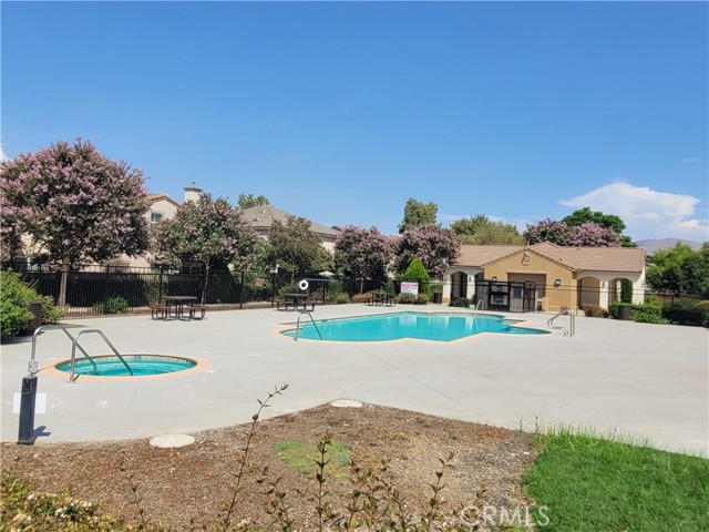 4022 Sutton Court, Riverside CA: https://media.crmls.org/medias/6525d9ad-2926-43f4-ad8c-91da4ce32258.jpg