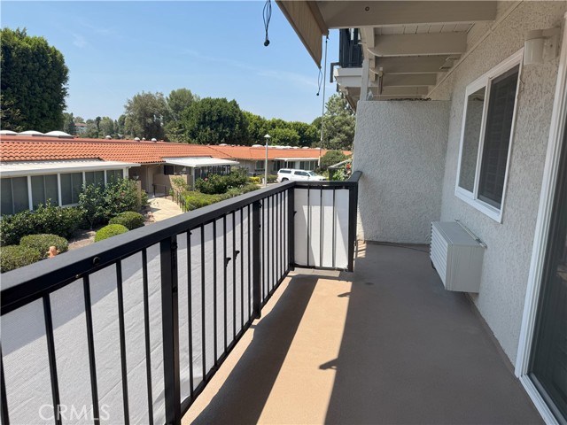 3300 Via Carrizo, Laguna Woods CA: https://media.crmls.org/medias/65262eb6-fd07-4789-965a-60bc14369120.jpg