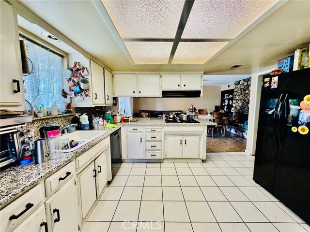 Detail Gallery Image 17 of 32 For 3208 Sunview Dr, Bakersfield,  CA 93306 - 3 Beds | 2 Baths