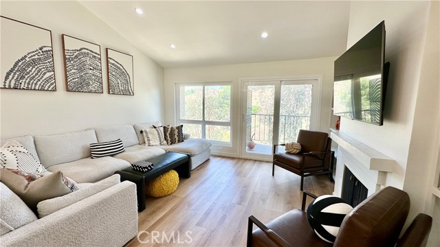 Detail Gallery Image 6 of 38 For 11467 Tampa Ave #154,  Porter Ranch,  CA 91326 - 3 Beds | 3 Baths