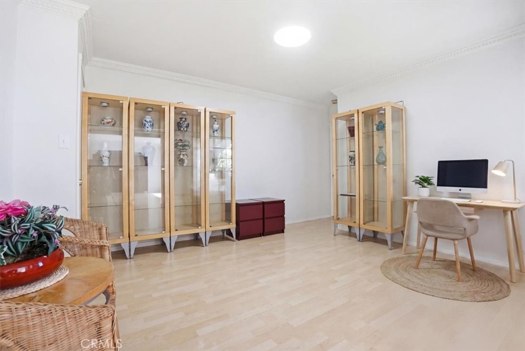 https://media.crmls.org/medias/652710d8-3adf-447a-89fd-27cb675f6582.jpg?preset=X-Large