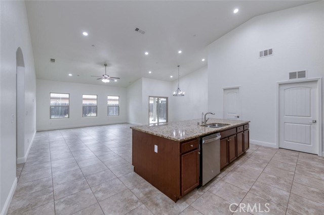 Detail Gallery Image 4 of 33 For 6808 W Lucas, Fresno,  CA 93722 - 3 Beds | 2 Baths