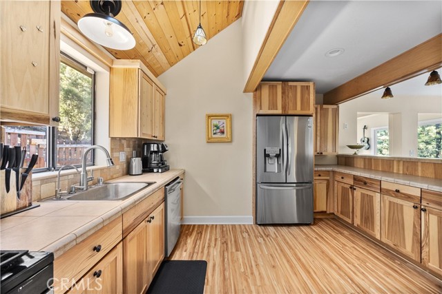 Detail Gallery Image 7 of 55 For 1408 Zermatt Dr, –,  CA 93222 - 3 Beds | 3/1 Baths