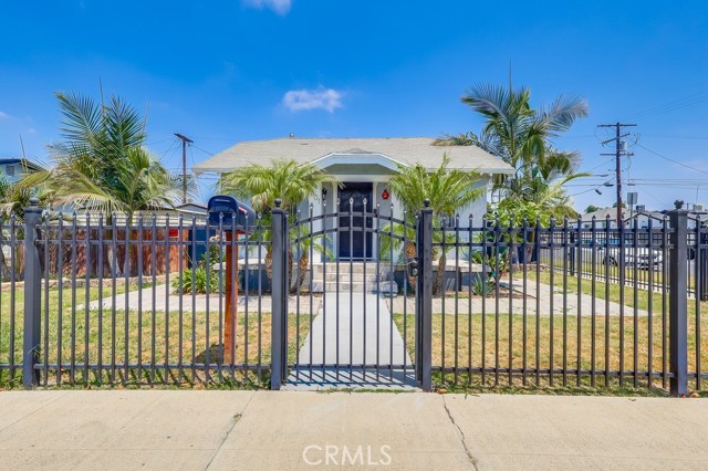 Detail Gallery Image 4 of 47 For 1601 W 67th St, Los Angeles,  CA 90047 - 3 Beds | 1 Baths