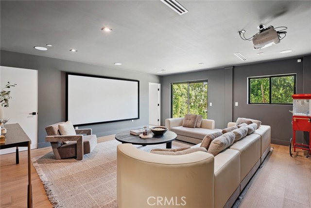 Detail Gallery Image 27 of 65 For 22268 Avenue San Luis, Woodland Hills,  CA 91364 - 5 Beds | 5/1 Baths