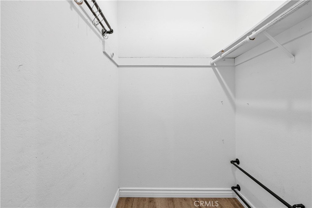 https://media.crmls.org/medias/652ac259-f848-48d9-aec1-77347865d1d8.jpg?preset=X-Large