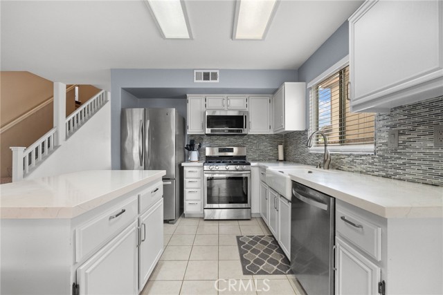 Detail Gallery Image 9 of 40 For 33322 Avenida Bicicleta, Temecula,  CA 92592 - 5 Beds | 3 Baths