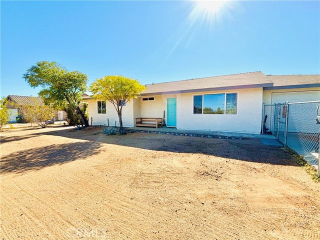 Detail Gallery Image 3 of 19 For 58207 Campanula St, Yucca Valley,  CA 92284 - 3 Beds | 1/1 Baths