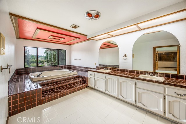 668 E Sunset N Drive, Redlands CA: https://media.crmls.org/medias/652bc206-9c13-484c-811b-ba597ca15e34.jpg
