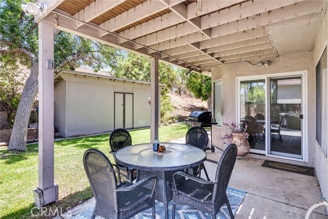 11322 Breithorn Court, Riverside CA: https://media.crmls.org/medias/652c3dec-2a50-4504-a240-126bb794a3e8.jpg