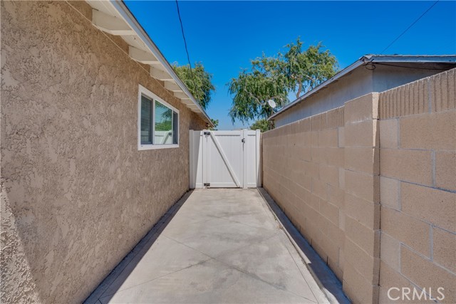 2304 W Flower Avenue, Fullerton CA: https://media.crmls.org/medias/652c55bd-19c8-4436-8af5-e16ce4f43e14.jpg
