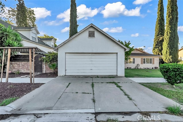 Detail Gallery Image 4 of 30 For 155 N 7th Ave, Chowchilla,  CA 93610 - 4 Beds | 2/1 Baths