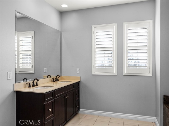 28002 Kenny Lane, Saugus CA: https://media.crmls.org/medias/652cb50f-4645-480e-bcfb-3ff36302c237.jpg
