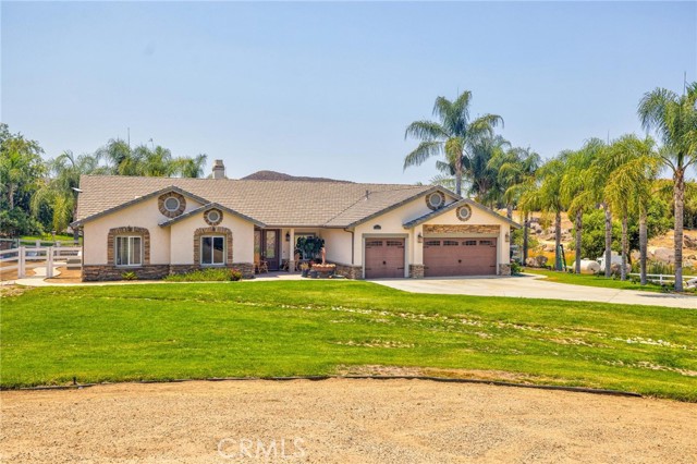 21551 Via Liago, Perris CA: https://media.crmls.org/medias/652cc7e7-ee46-42e6-9486-220eee7c662f.jpg