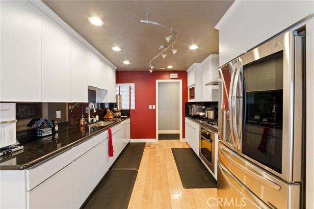 8710 Larkin Court, Riverside CA: https://media.crmls.org/medias/652cfc83-a9e8-4f44-ab0f-50dae75add42.jpg
