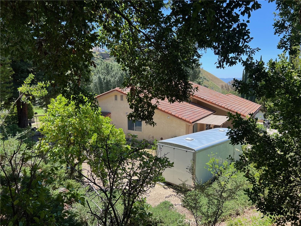 https://media.crmls.org/medias/652d171e-50d0-470a-ae54-c2712547c274.jpg?preset=X-Large