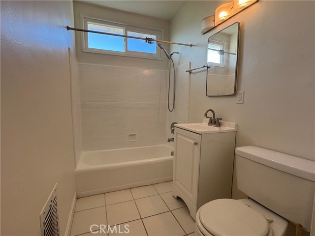 Detail Gallery Image 15 of 21 For 15234 Rayen St #F,  North Hills,  CA 91343 - 2 Beds | 1 Baths