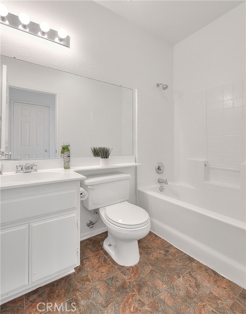 13207 Eastview, Victorville CA: https://media.crmls.org/medias/652e45a4-32c9-4fe6-a1dc-9530b763313a.jpg