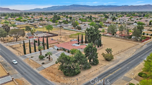 Detail Gallery Image 4 of 56 For 20115 Shoshonee, Apple Valley,  CA 92307 - 4 Beds | 2 Baths