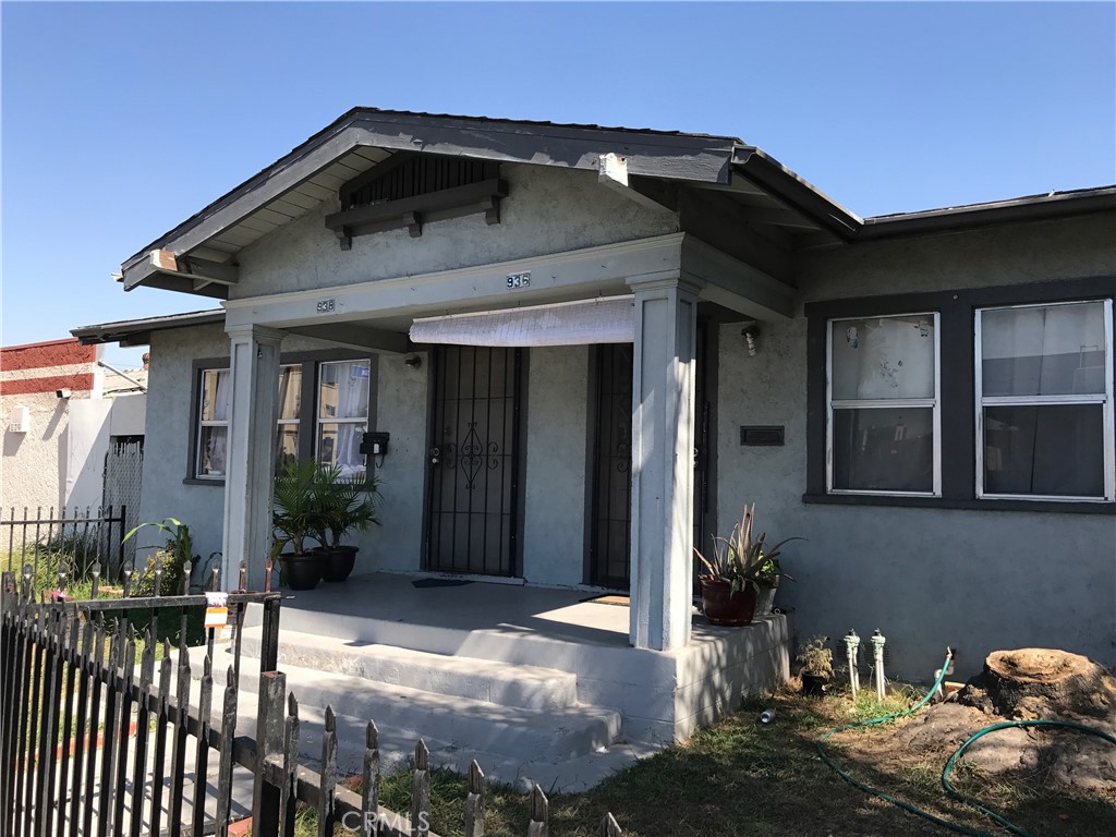 1100 E 10th Street