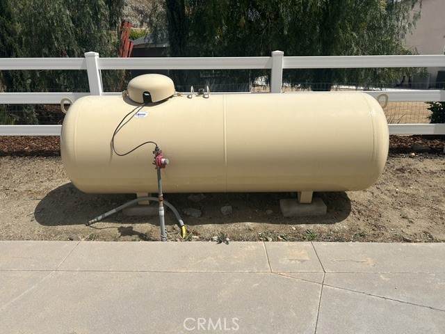 https://media.crmls.org/medias/652f42f0-fe47-464c-8809-c7fc8f2c3311.jpg?preset=X-Large