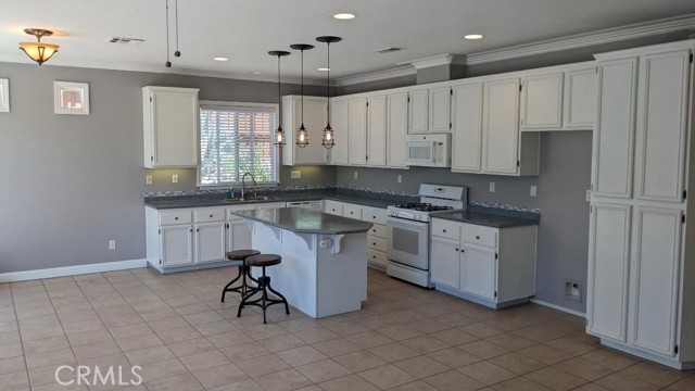 Detail Gallery Image 5 of 22 For 32094 Poppy Way, Lake Elsinore,  CA 92532 - 3 Beds | 2 Baths