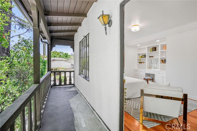 3975 Van Noord Avenue, Studio City CA: https://media.crmls.org/medias/652f8c46-fb8d-4dd1-a875-f8ed94e55d68.jpg