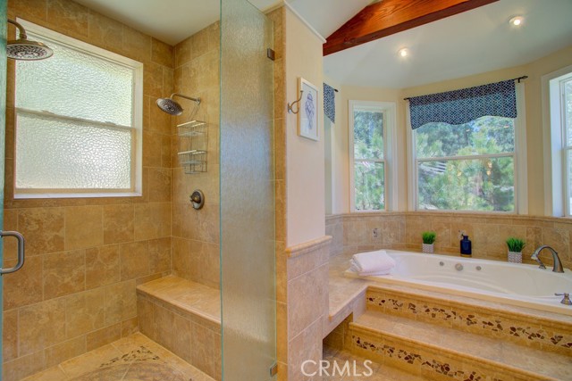 32557 Pine Cone Ct A&B, Running Springs CA: https://media.crmls.org/medias/65312c9c-8a69-46b4-8957-71b14b9d3cfc.jpg
