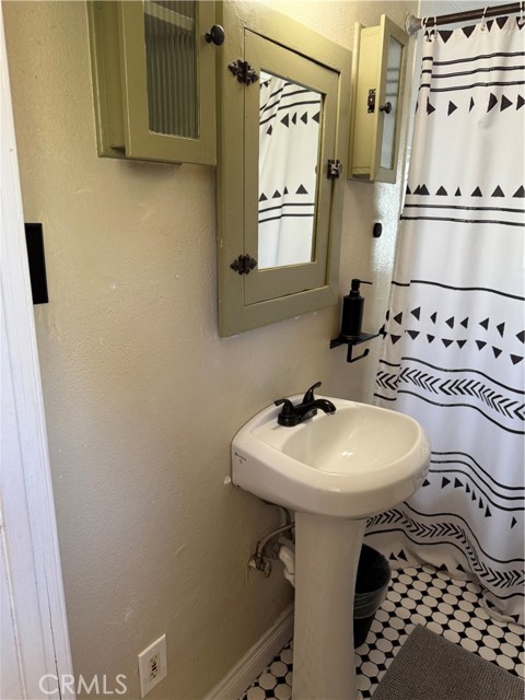 Detail Gallery Image 12 of 14 For 3332 2nd St, Riverside,  CA 92501 - 3 Beds | 1/1 Baths