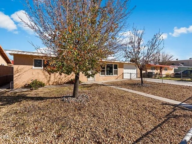 Detail Gallery Image 2 of 38 For 38640 Larkin Ave, Palmdale,  CA 93550 - 2 Beds | 1 Baths