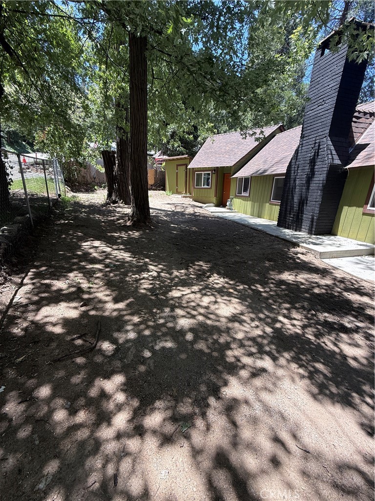 https://media.crmls.org/medias/6532796e-594c-4207-8a35-58ecebd6b289.jpg?preset=X-Large