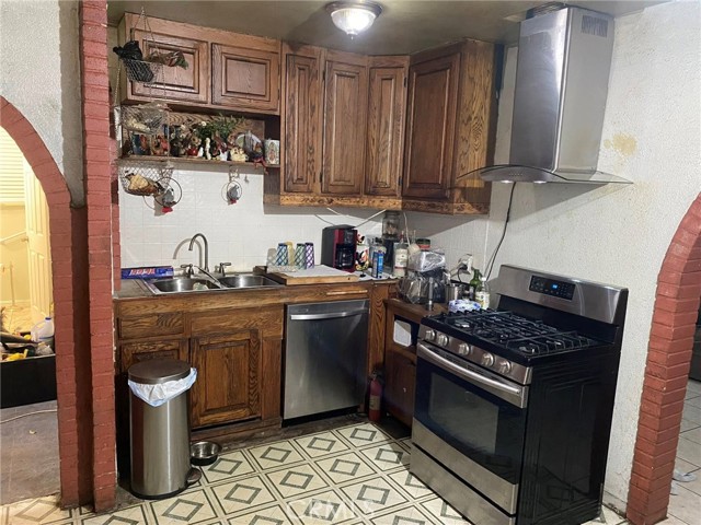 Detail Gallery Image 5 of 11 For 21337 Archibald Ave, Carson,  CA 90745 - 2 Beds | 2 Baths