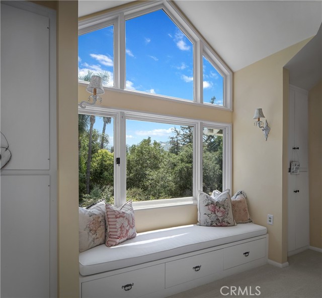 11818 Laurel Hills Road, Studio City CA: https://media.crmls.org/medias/653286c0-6d76-43ba-b722-e7b5d1794df6.jpg