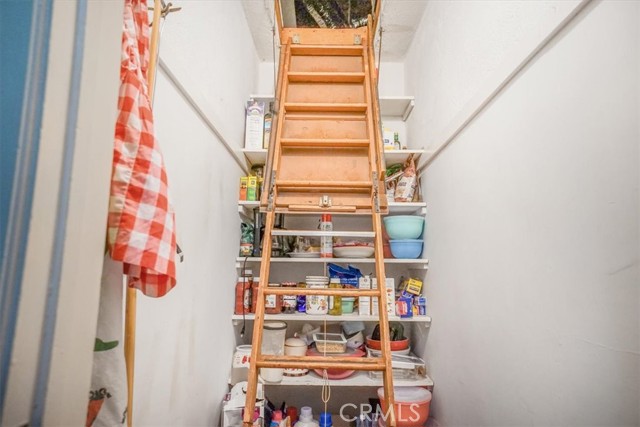 2270 E Orange Grove Boulevard, Pasadena CA: https://media.crmls.org/medias/6534c538-e8f5-48af-9dab-31c60640736c.jpg