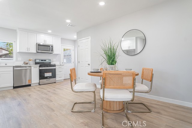 140 S Thompson Street, Hemet CA: https://media.crmls.org/medias/65350d3b-3cc5-44bd-be85-5c376e83c0ec.jpg