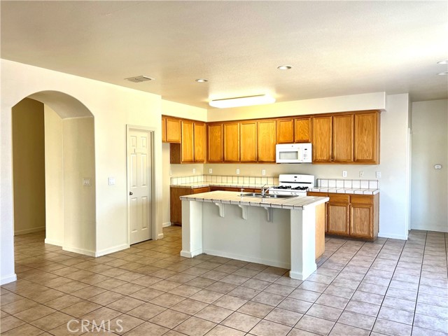 1343 Riverside Court, Merced CA: https://media.crmls.org/medias/65354d17-169a-47af-a1ad-e475128bfc96.jpg
