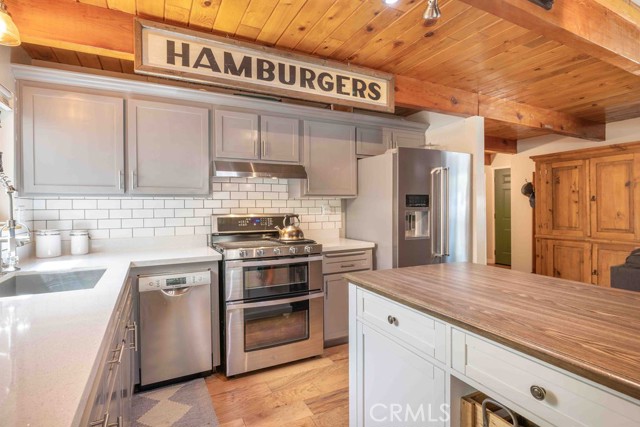 Detail Gallery Image 3 of 43 For 945 Tinker Bell Ave, Big Bear City,  CA 92314 - 3 Beds | 2 Baths