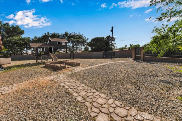 18343 Cocopah Court, Apple Valley CA: https://media.crmls.org/medias/65369c27-0b4d-47cd-a9e5-b74196e1c6ac.jpg