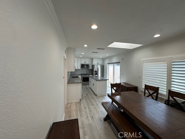 Detail Gallery Image 8 of 29 For 2820 W Chandler Bld, Burbank,  CA 91505 - 3 Beds | 2 Baths