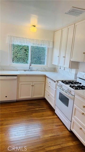 Detail Gallery Image 7 of 21 For 6633 W 87th, Los Angeles,  CA 90045 - 3 Beds | 1 Baths