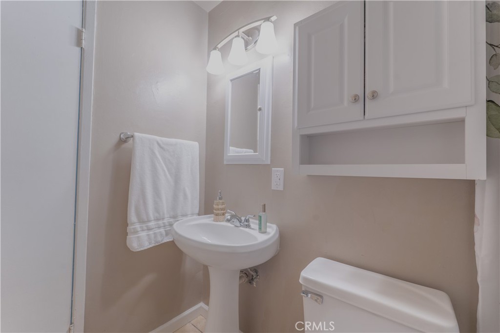 https://media.crmls.org/medias/6537aee9-4d66-4b4d-bcb4-1888aaedfebc.jpg?preset=X-Large