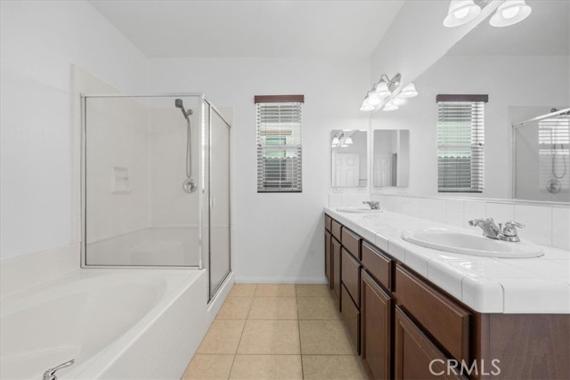 Detail Gallery Image 5 of 19 For 665 E. Riverside Dr. #3,  Ontario,  CA 91761 - 3 Beds | 2/1 Baths