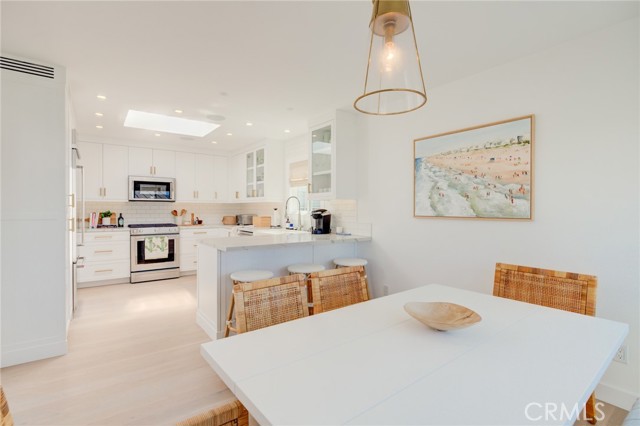 320 23rd Street, Manhattan Beach, California 90266, 3 Bedrooms Bedrooms, ,Residential,Sold,23rd,SB21207459
