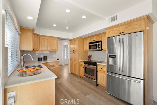 21292 Bulkhead Circle, Huntington Beach CA: https://media.crmls.org/medias/6538c598-dad9-4d5d-8fda-5150b1316814.jpg